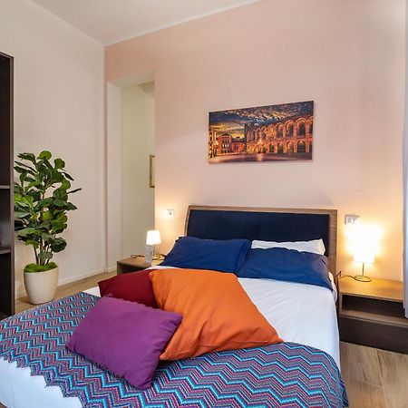 Italianflat - Rentroom Old Town - 200Mt To Arena เวโรนา ภายนอก รูปภาพ