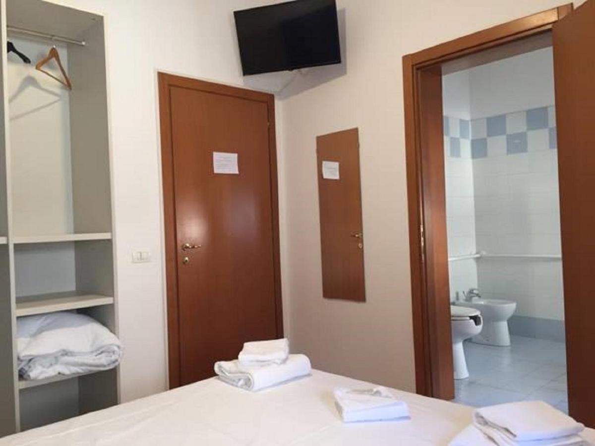 Italianflat - Rentroom Old Town - 200Mt To Arena เวโรนา ภายนอก รูปภาพ