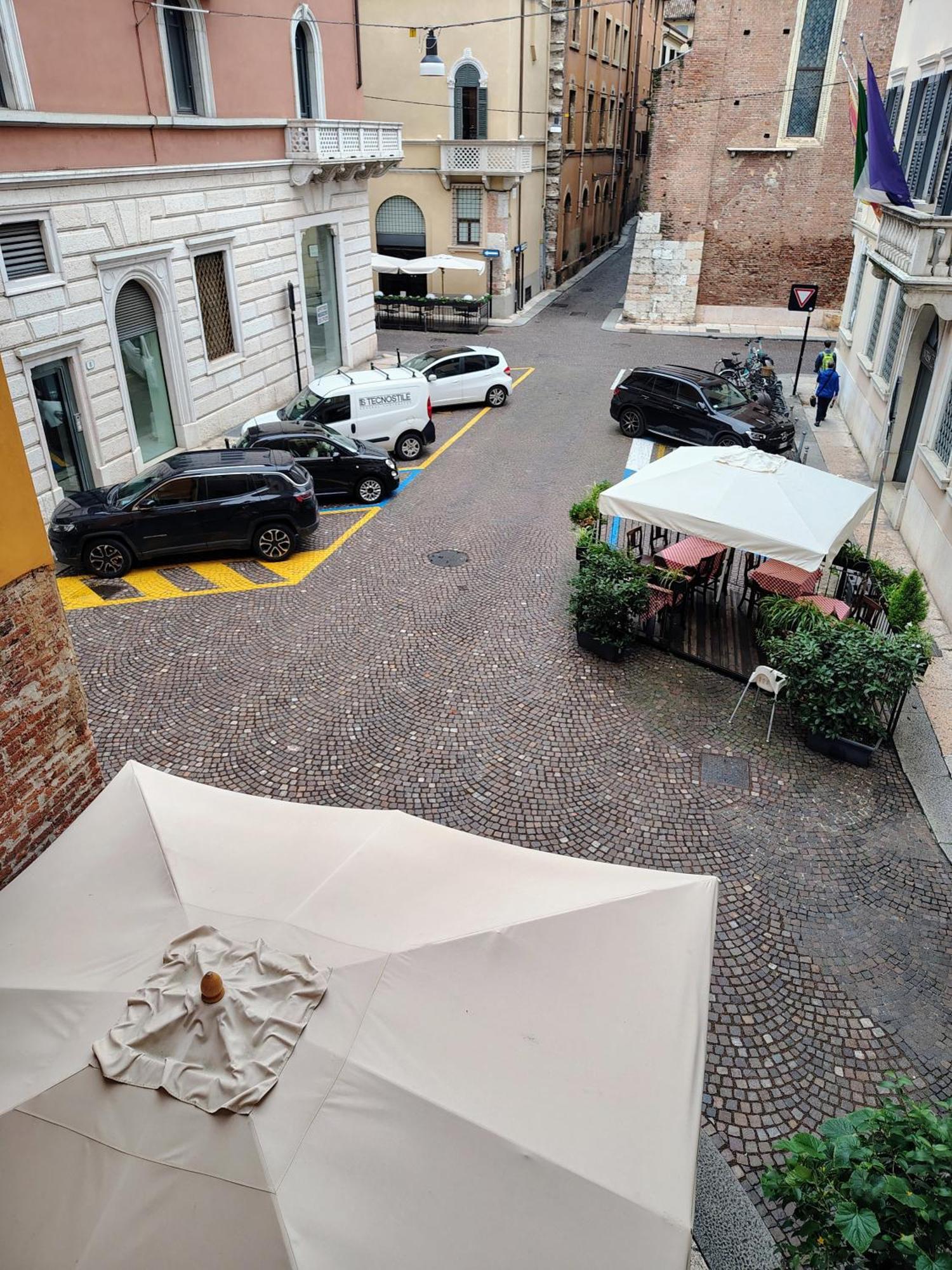 Italianflat - Rentroom Old Town - 200Mt To Arena เวโรนา ภายนอก รูปภาพ