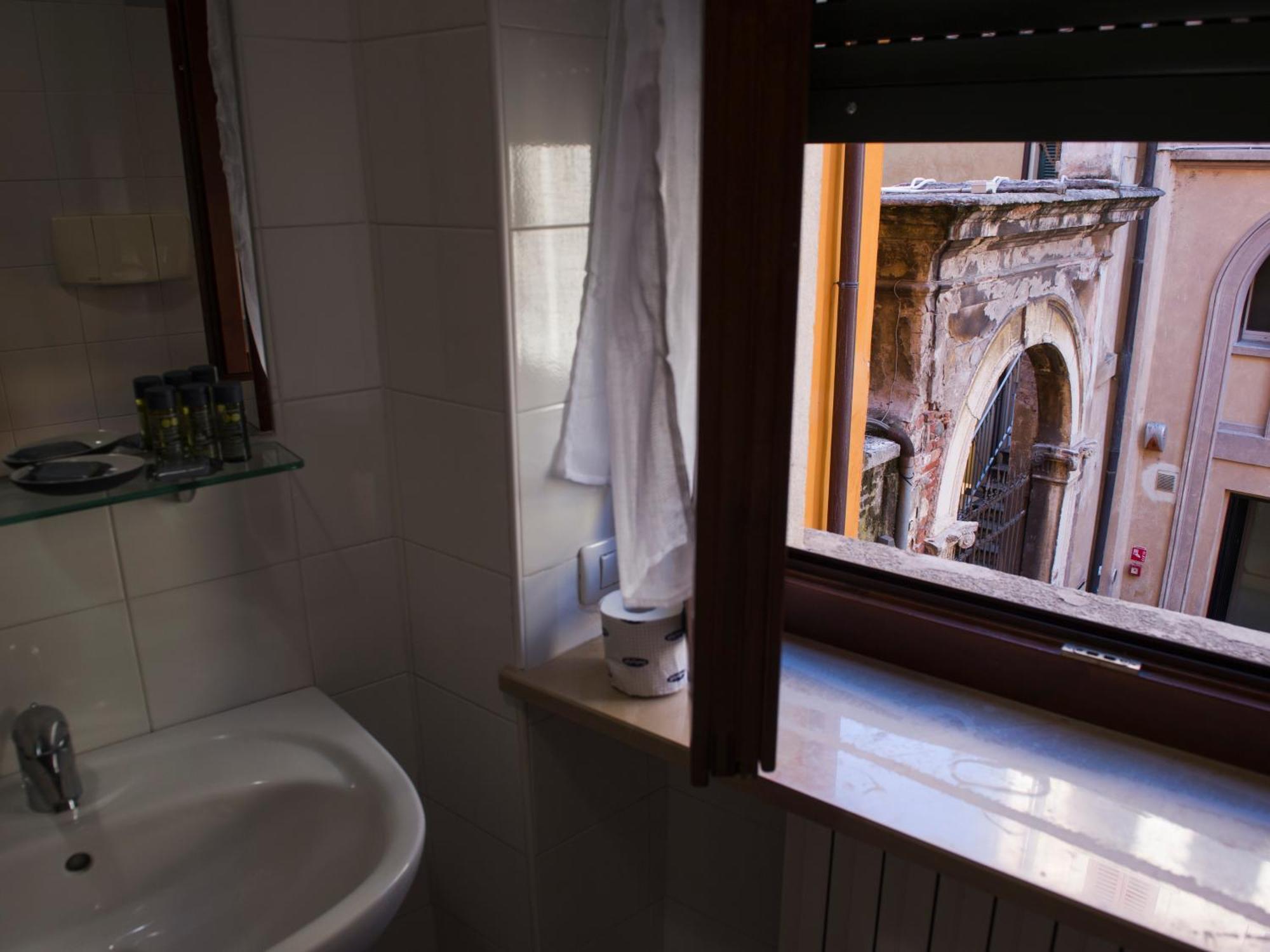 Italianflat - Rentroom Old Town - 200Mt To Arena เวโรนา ห้อง รูปภาพ