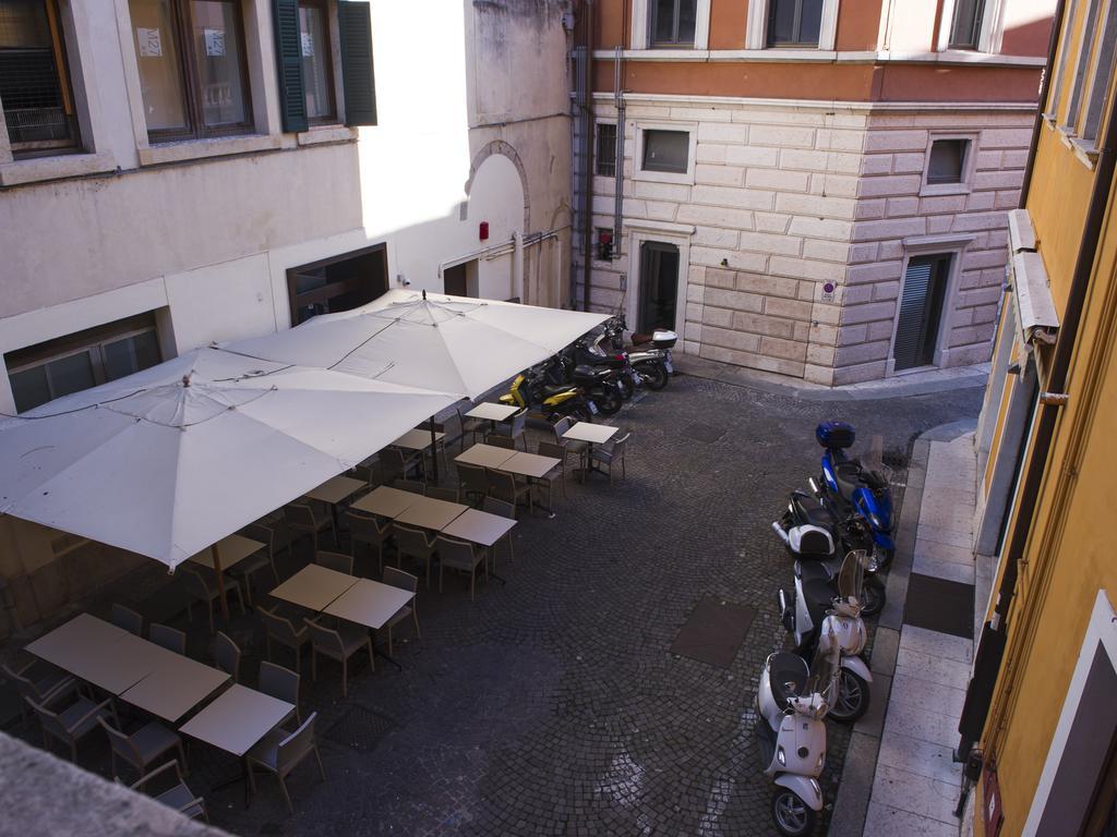 Italianflat - Rentroom Old Town - 200Mt To Arena เวโรนา ภายนอก รูปภาพ